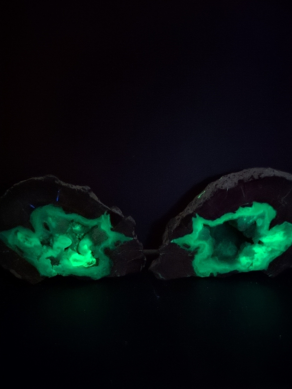 Blue Star Thunderegg #14 UV Light Reactive